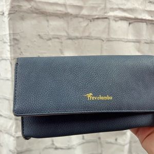 Travelambo clutch